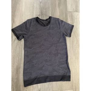 Lululemon Women's Black Camo Active T-Shirt Swiftly Material